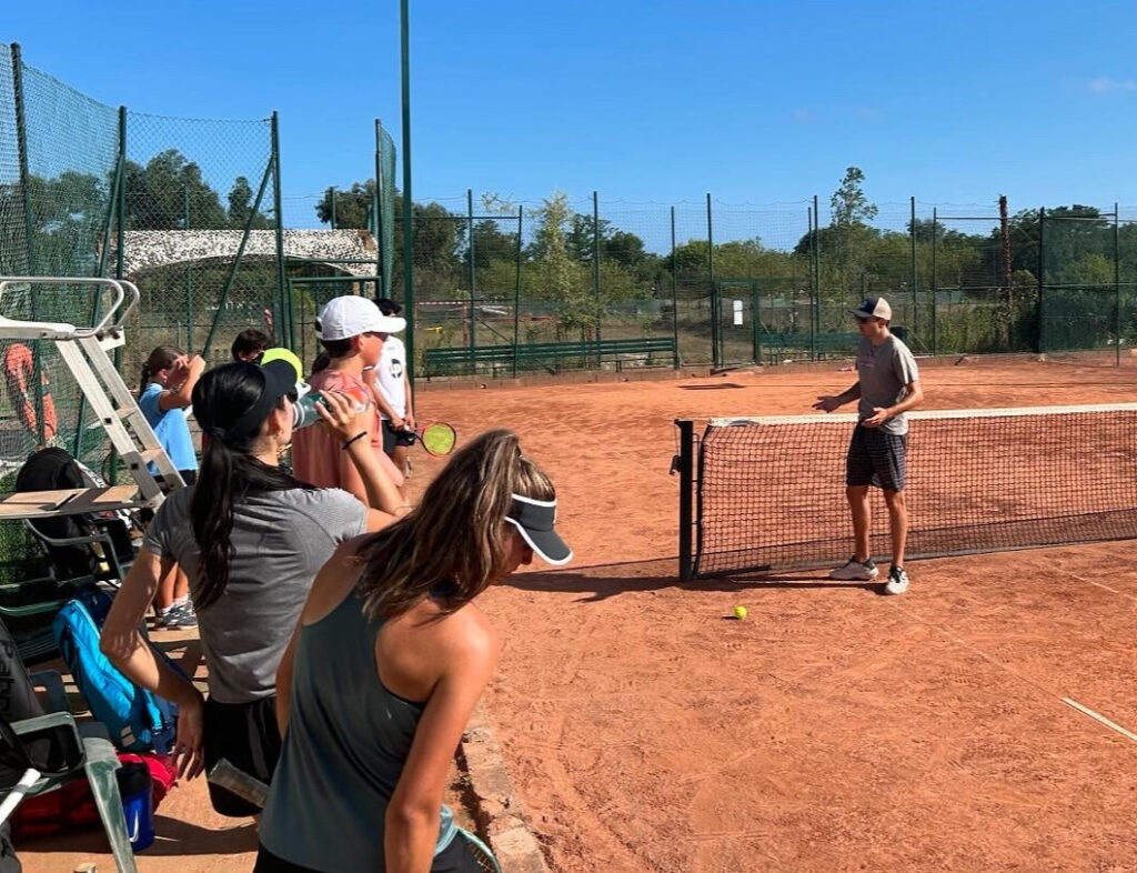 summer tennis jobs coaching on red clay